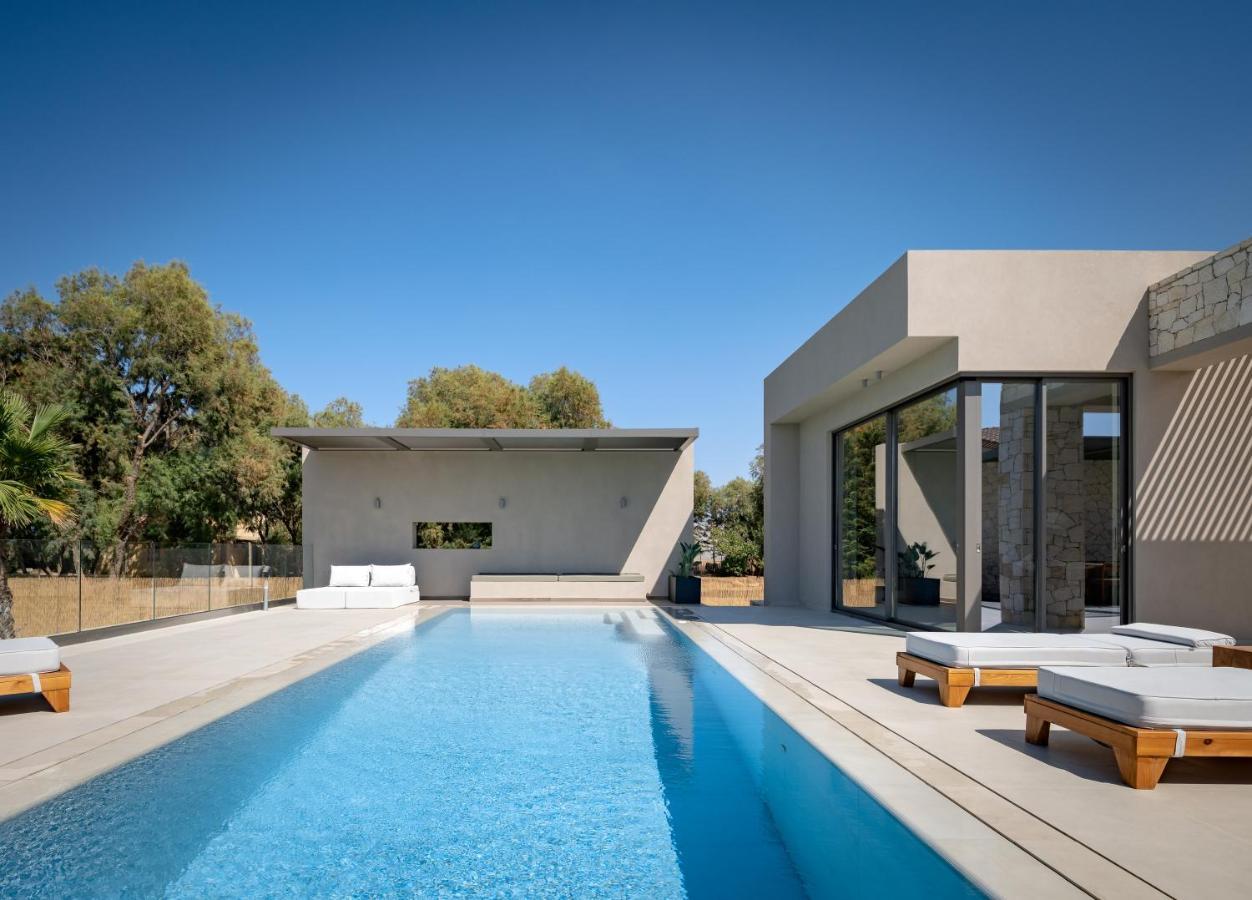 Artemis Seafront Villa, An Evanescence Sea Retreat, By Thinkvilla Ταυρωνίτης Εξωτερικό φωτογραφία